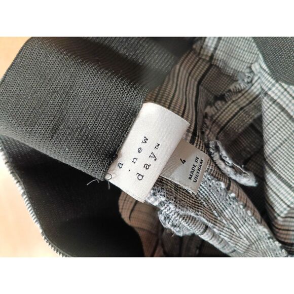 A New Day pant bundle size 4 - Picture 4 of 7